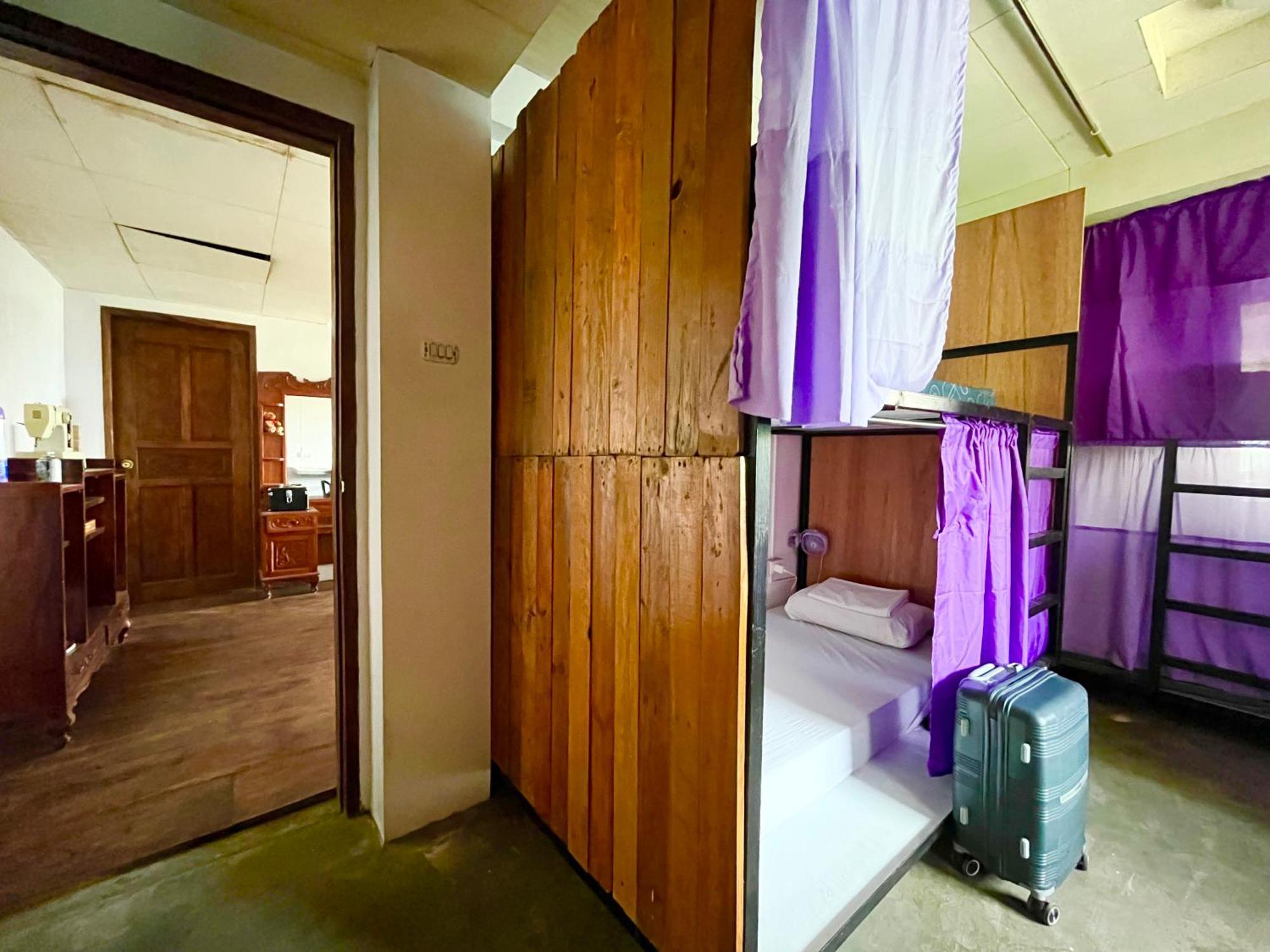 Uncharted Hostel Puerto Galera Exterior photo