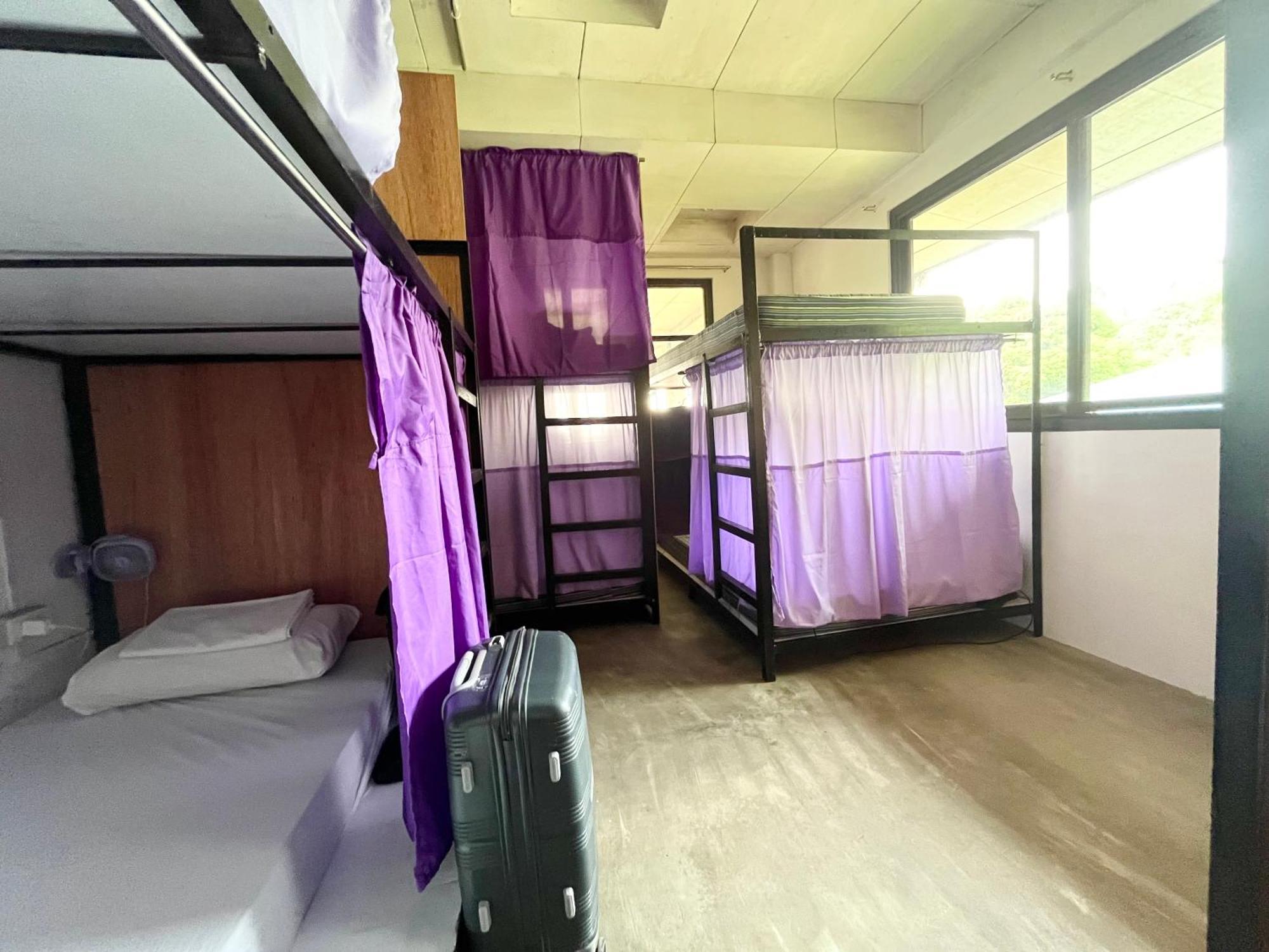 Uncharted Hostel Puerto Galera Exterior photo